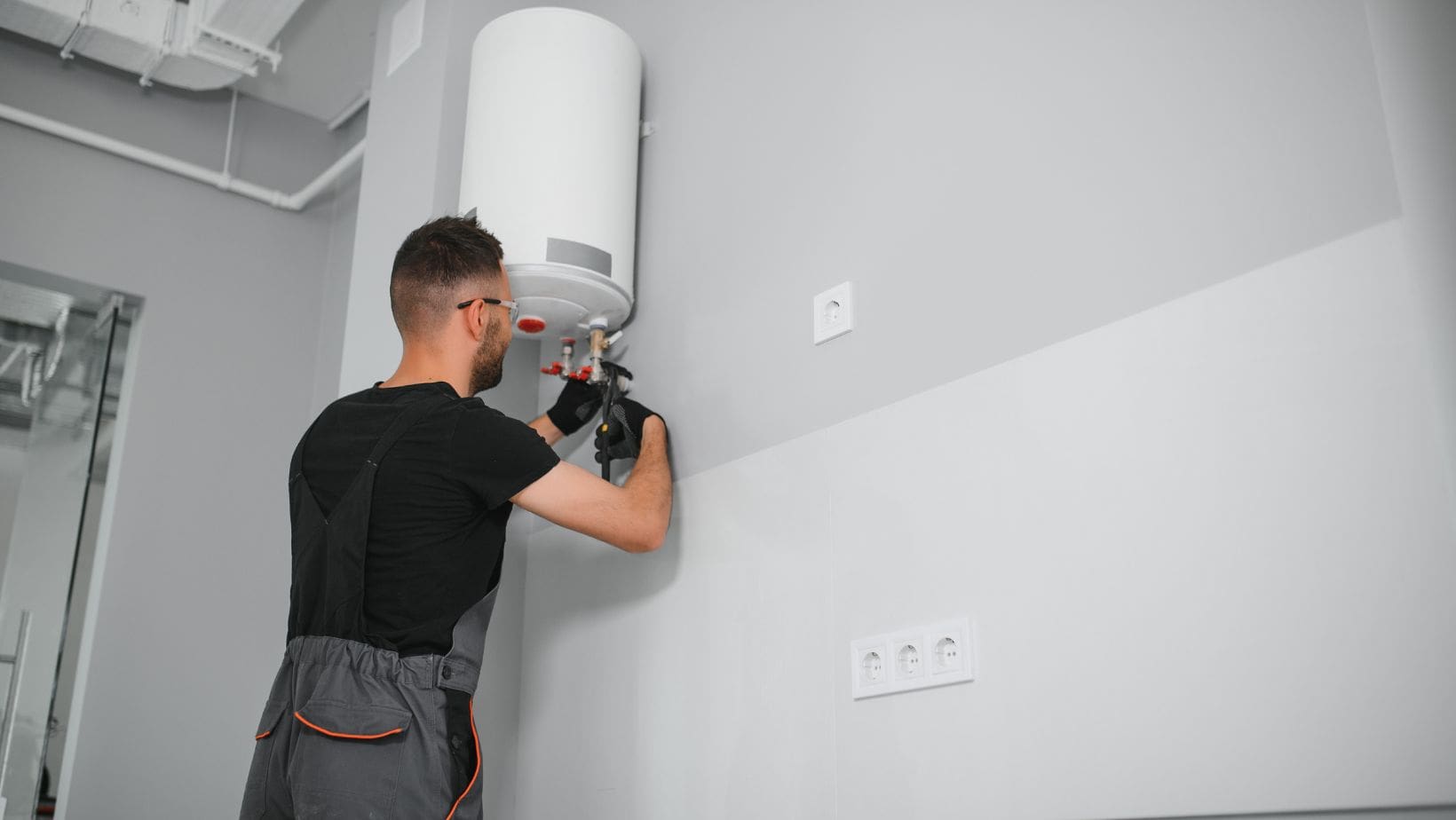 Water Heater Repair (2) Water Heater Repair (2)